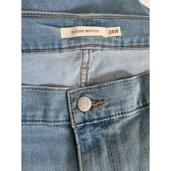 Levi's Women's Classic Boot Cut Jeans Blue Size 24W Denim Light Medium Wash - Picture 6 of 9